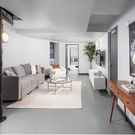 Spacious 4Bd With Backyard In Manhattan
